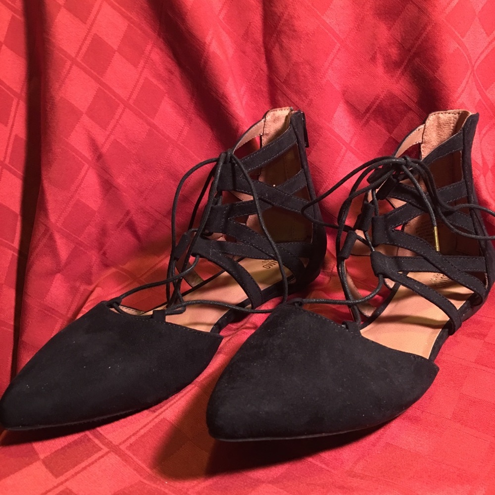 NEVER WORN BEFORE BLACK FLATS